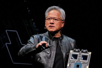 Jensen Huang: Nvidia có thể bán gấp đôi lượng chip trong năm tới