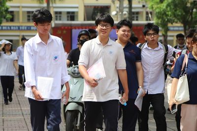 Bộ GD&ĐT: Giữ ổn định kỳ thi tốt nghiệp THPT, trình phương án thi trên máy tính