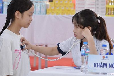 Khám sức khỏe miễn phí, phát hiện sớm nguy cơ bệnh tật ở người trẻ