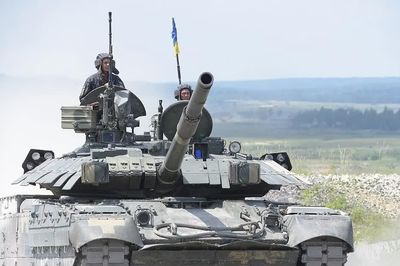 Quân đội Ukraine sẽ đưa loại xe tăng 'vô dụng nhất' T-84 vào chiến đấu thay thế cho M1A1 Abrams