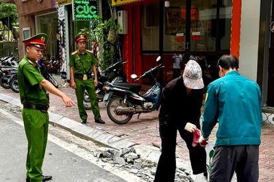 Quyết liệt xử lý vi phạm bục bệ, cầu dẫn xe lấn chiếm vỉa hè