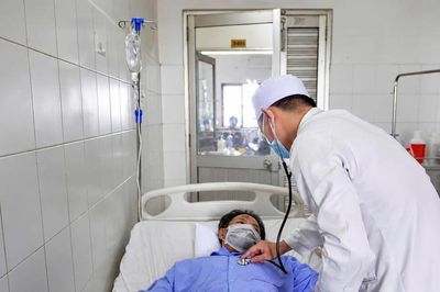 Cần Thơ: Cứu sống người đàn ông bị hai thanh sắt đâm trúng