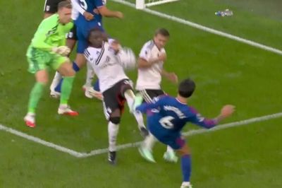 Lý do MU không được hưởng penalty