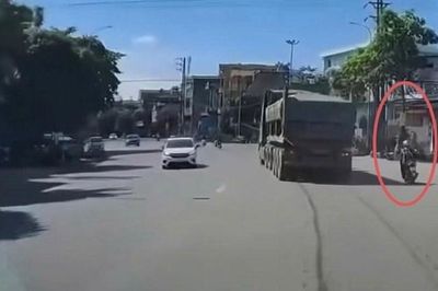 Xác minh vụ xe tải chuyển hướng, cuốn xe máy vào gầm ở Thái Nguyên