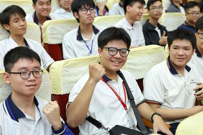 Tuyển sinh đại học 2027: Không bỏ chứng chỉ ngoại ngữ, đề xuất không cộng thêm điểm ngoài thang đánh giá