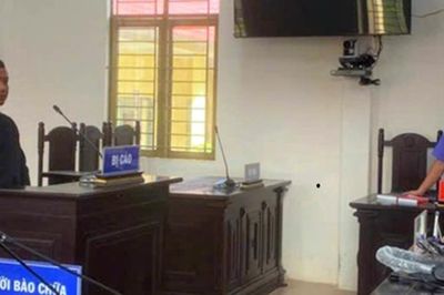Mua vũ khí quân dụng trên mạng xã hội, 'trả' 18 tháng tù