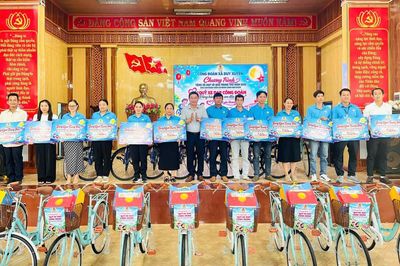 'Quỹ xe đạp Công đoàn' tiếp sức học sinh khó khăn