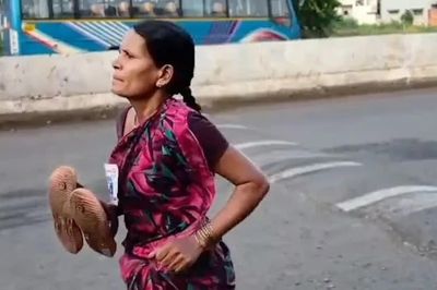 Chạy bộ bằng chân trần 3km để giành giải thưởng mua sách cho con