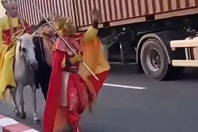 Công an xác minh nhóm 'thầy trò Đường Tăng' cưỡi ngựa giữa làn ô tô