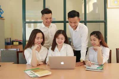 Chuẩn bị năng lực trí tuệ nhân tạo cho nhà giáo: Bài học từ kinh nghiệm quốc tế