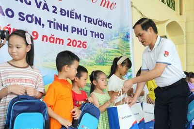 Những món quà ý nghĩa tiếp sức học sinh vùng cao đầu năm học mới