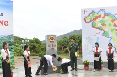 Lan tỏa tình yêu Tổ quốc từ lớp học biên cương giữa núi rừng Mường Lát