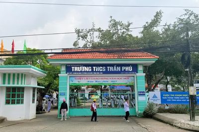 Xác minh nhóm đối tượng dùng mũ bảo hiểm đánh hội đồng nam sinh lớp 8 tại cổng trường ở Vĩnh Long