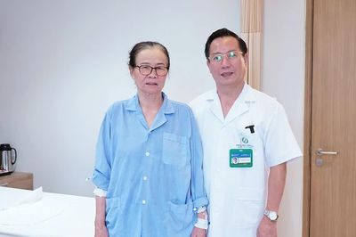 Khối u dạ dày xâm lấn rộng, cụ bà 78 tuổi vẫn được mổ triệt căn