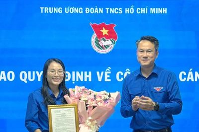Trung ương Đoàn trao quyết định về công tác cán bộ