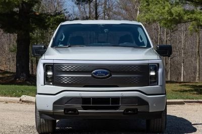 Bán tải điện nổi tiếng của Ford bị thay thế