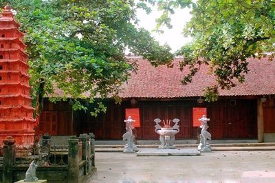 Bí ẩn tín ngưỡng sau những linh vật đá và tháp đất nung hơn 350 năm tuổi