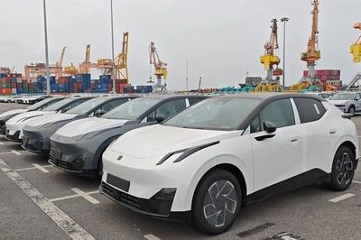Việt Nam nhập khẩu hơn 168.000 ô tô từ đầu năm, xe trong nước có bị lép vế?