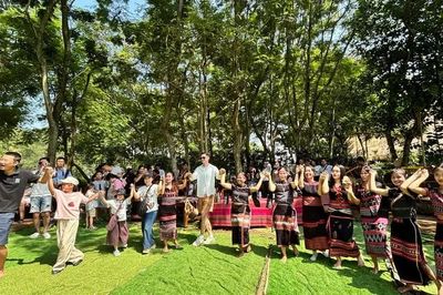 Tết mùa của người Giẻ Triêng: Giữ nghi lễ, trao truyền văn hóa