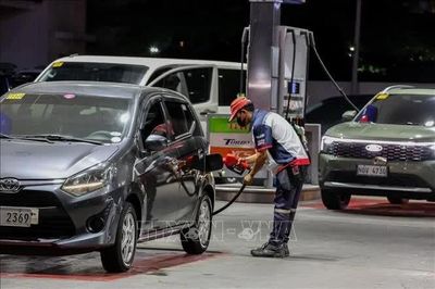 Giá dầu thô giảm dưới 100 USD trước kỳ vọng ngoại giao Mỹ - Iran