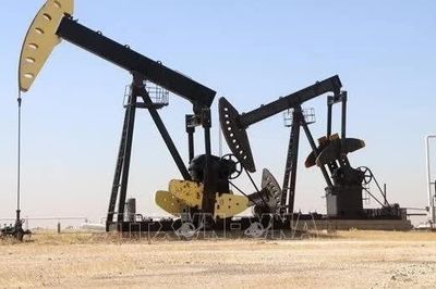 Giá dầu Brent giảm dưới 100 USD/thùng