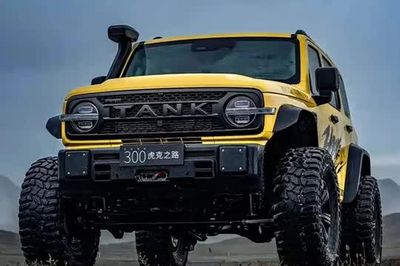 SUV địa hình siêu hầm hố, công suất 231 mã lực, giá gần 1 tỷ đồng