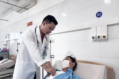 Cứu sống bệnh nhân lóc động mạch chủ ngực liên quan hội chứng Marfan
