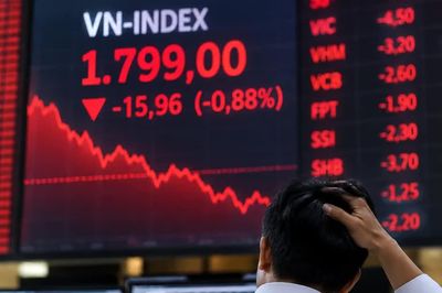 Ngày đầu nâng hạng, VN Index giảm gần 16 điểm