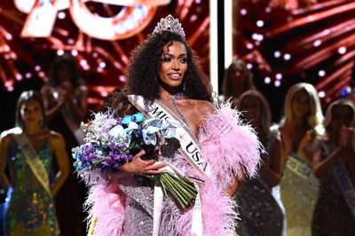 Hoa hậu đầu tiên đã kết hôn đăng quang Miss USA tiết lộ cách giữ dáng khi vừa chăm con
