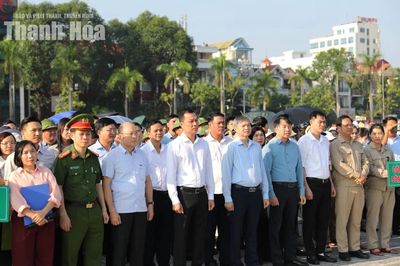 Toàn tỉnh ra quân vệ sinh môi trường khắc phục hậu quả sau mưa lũ