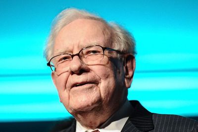 Tỷ phú Buffett rời ghế Chủ tịch Berkshire Hathaway
