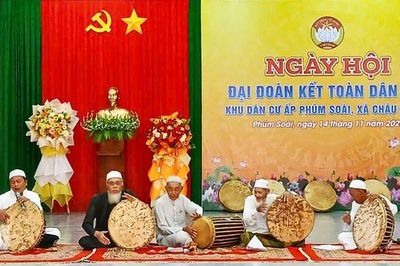 Đồng bào Chăm xã Châu Phong chung sức xây dựng hệ thống chính trị