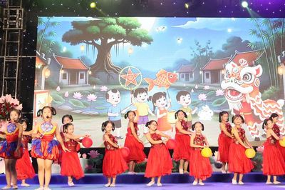 Bắc Ninh: Rộn ràng Đêm hội trăng rằm “Lồng đèn thắp sáng ước mơ”