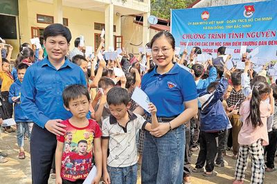 Những việc làm tận tụy vì dân