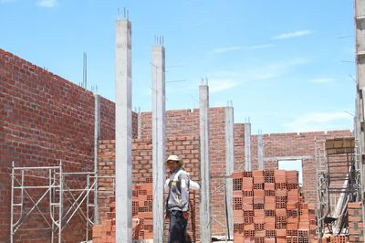 Dựng nhà mới, rời vùng sạt lở