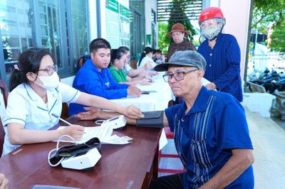 Gần 5.000 người dân phường Đông Hải được khám sức khỏe miễn phí