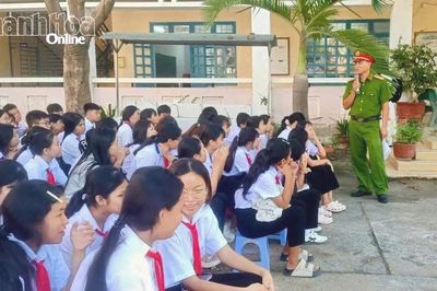 Gần 1.000 học sinh và giáo viên Trường THCS Ninh Phước được tuyên truyền pháp luật