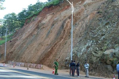 Lâm Đồng: Khẩn trương khắc phục sạt lở trên đèo Prenn