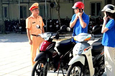 Hơn 1.000 học sinh Ninh Bình được tập huấn kỹ năng lái xe an toàn