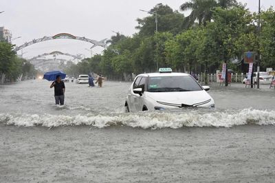 Bộ Xây dựng ra công điện ứng phó mưa lũ, cảnh báo nguy cơ ngập sâu, sạt lở