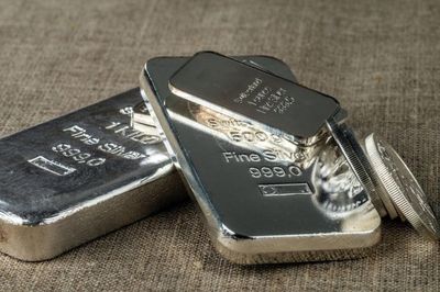 Ngày 21/9: Giá bạc trong nước và thế giới đồng loạt tăng