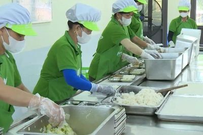 Hà Nội kiểm tra đột xuất bữa ăn bán trú