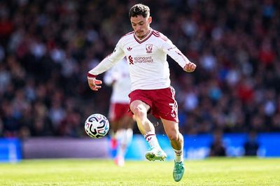 Huyền thoại Jamie Carragher giục HLV Iraola gạch tên bom tấn 100 triệu bảng Florian Wirtz