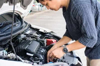 Mua xe ô tô cũ sau mùa mưa, kiểm tra ngay 7 dấu hiệu này nếu không muốn chọn nhầm xe từng bị ngập nước