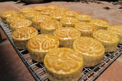 Một chiếc bánh trung thu có thể chứa năng lượng tương đương 5 bát cơm