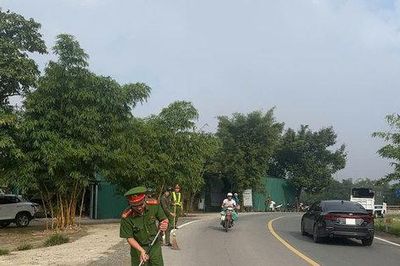 Hát Môn duy trì tuyến đường 'ba nhất'
