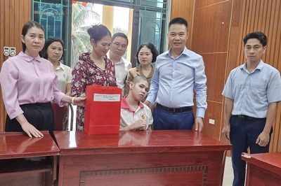 Xã Phú Xuyên: Tặng quà Tết Trung thu cho trẻ em có hoàn cảnh đặc biệt