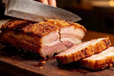 Món thịt ba chỉ nướng tự làm của bạn luôn bị dai và không giòn bì? Có phải bạn đã sai ngay ở bước đầu tiên?