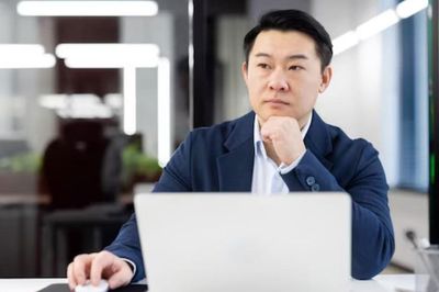 Tuổi trung niên mới hối tiếc: 3 điều tuổi trẻ càng xem nhẹ, cuộc sống về sau càng chông chênh