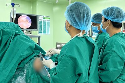 Phẫu thuật phục hồi khớp giả xương đòn sau 7 năm